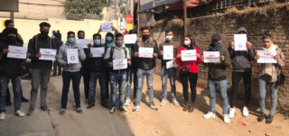 जापान जान नपाएपछि आन्दोलित विद्यार्थी, दूतावास अगाडि धर्ना